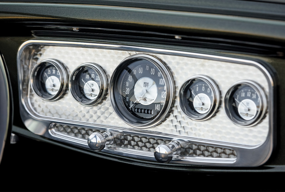 1932 Deuce Roadster's gauge cluster