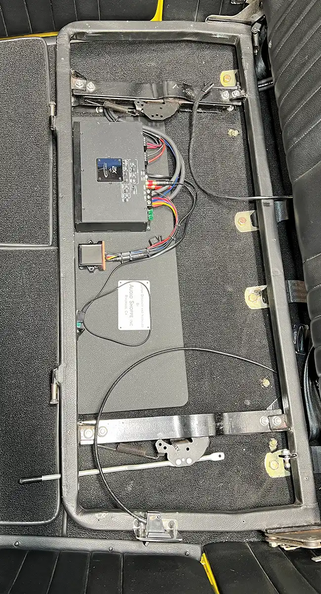1932 Ford Roadster under seat amplifier and wiring layout for custom stereo system installation