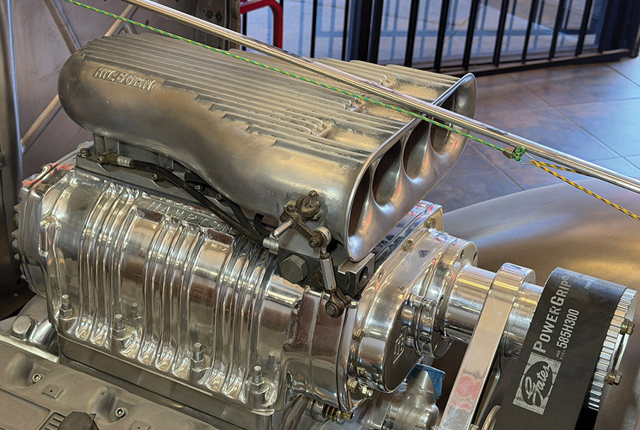 Close-up of a Hampton blower paired with a Hilborn four-port hat.
