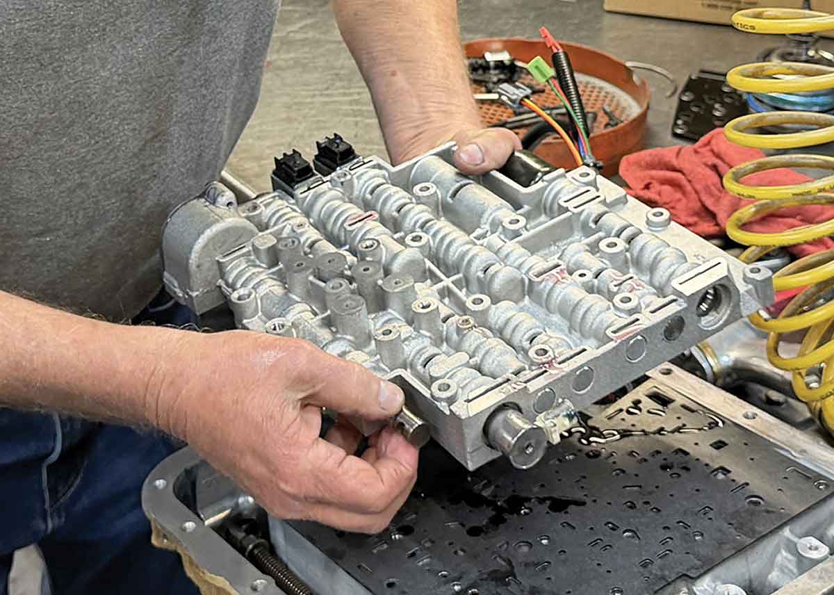 Checking shift valve movement in the valvebody.